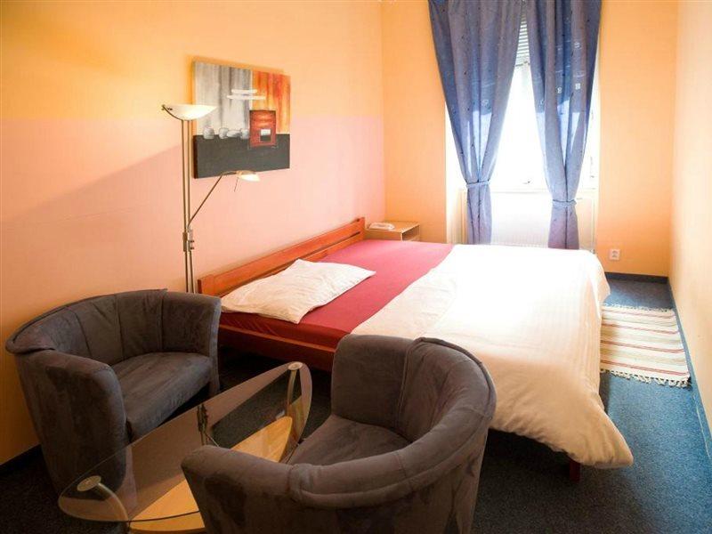 Club Hotel Praha Екстер'єр фото