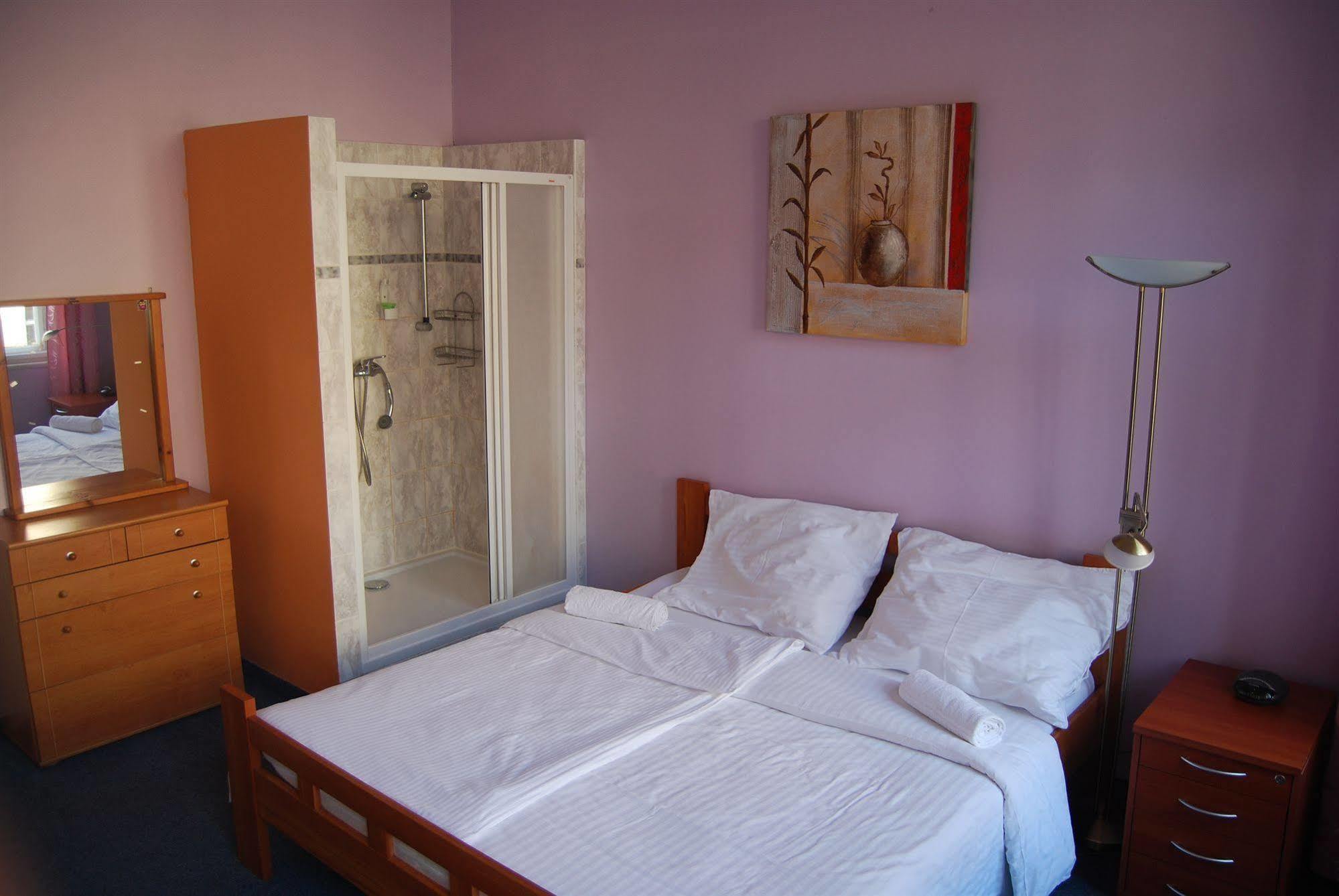 Club Hotel Praha Екстер'єр фото